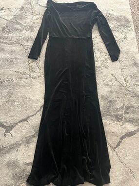 Fashion Nova Black Velvet Long-Sleeve Evening Gown